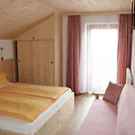 Haus Bergland 公寓 *